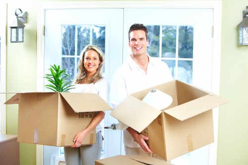 Local moving truck suitable for flats and houses in Colliers Wood